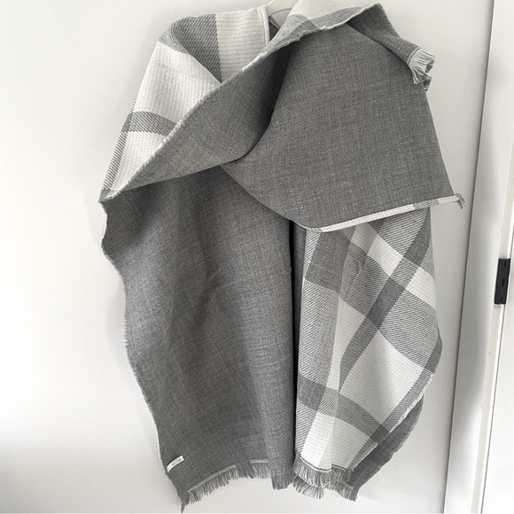 NEW WITH TAGS Pink lily grey plaid poncho - Picture 7 of 10